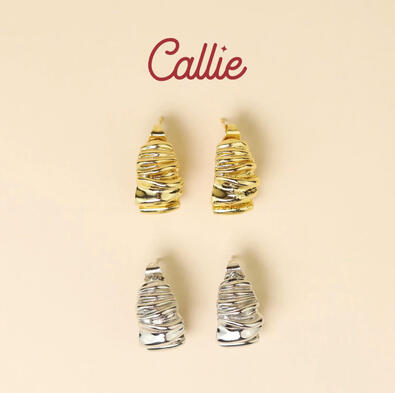 Callie Chunky Wavy Stud Earrings